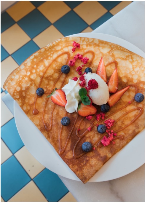 crepe met rode fruiten en caramel
